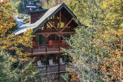 Image de Arts & Crafts, Hot Tub, Near Downtown & Park! Rocky Top Sports, Pool Table