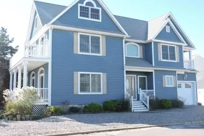 Image de Amazing Loctaion! One Block from the Beach!