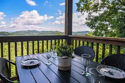 Image de Love the View - Beautiful Mountain Escape w/Hot Tub, Pool Table, Arcade & WiFi