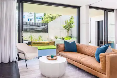Image de The Arden 1 Coogee. New Spacious Garden Apartment, Moments to Beach