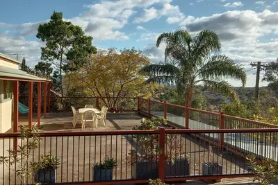 Image de Treetops Escape * Close to Cbd * Nature * Unlimited Wifi