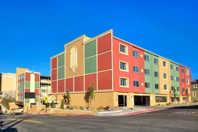 Image de Look No Further! 2 Great Units, Indoor Pool, Minutes to Nevada Museum Art!
