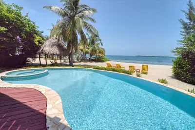 Image de Spacious Villa on the Beach in Quiet North Placencia Village