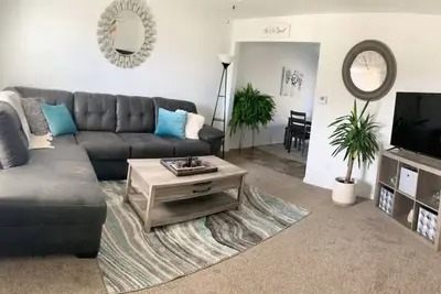 Image de Newly Renovated, Beautiful Three-Level Townhome