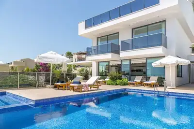 Image de 5 Bedroom Villa with Stunning Sea Views in Kiziltas area of Kalkan