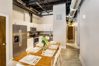 Image de Spacious Condo In Heart of City by Lucky Savannah