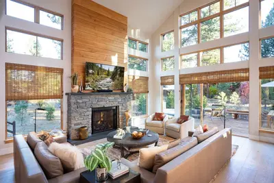 Image de Impeccable Mountain-Modern Home | Custom-Built Beds | Tesla Charger in Garage