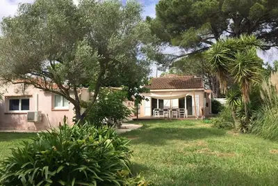 Image de Maison climatisée Hyères 7 minutes à pied de la plage terrain clos de 1300 m2.