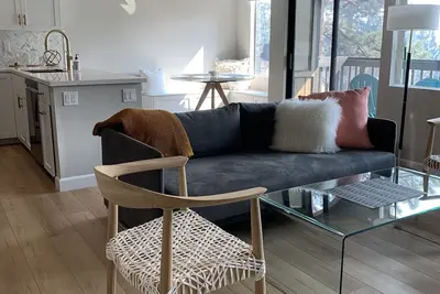 Image de Brand New/Completely Renovated Mammoth Bigwood Condo/Garage