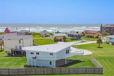 Image de Beach Lovers 4/2. 5, Short Walk 2 Beach & Easy Access, +Views! Read Our Reviews!