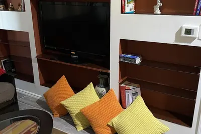 Image de Gem of a find, walking distance to Loma Linda University Hospital, Va & more!