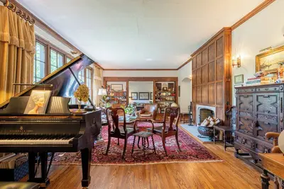 Image de Luxury and Old World Charm in Historic Midtown