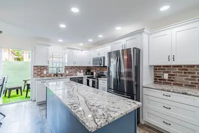 Image de ★Rustic Reserve★ Walk to Hyde Park, Soho, Bayshore