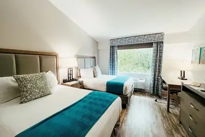Image de 2 Units with Heated Pool & Private Beach Access | Pet-Friendly