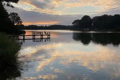 Image de Panoramic Waterfront Views: Firepit, Private Dock, Pedal Boat, Gameroom, Kayaks!