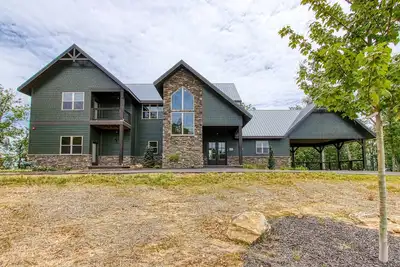 Image de Summit Pool Mansion!