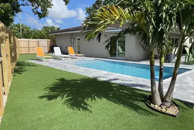 Image de Water Front Home Heated Pool