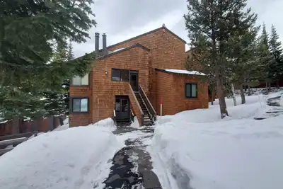 Image de Minutes from Downtown Truckee! Biking, hiking, shopping, restaurants. . .