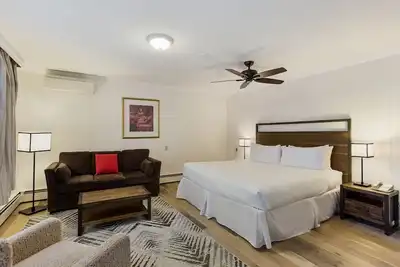 Image de Palmer House Resort - Deluxe King Bed 5