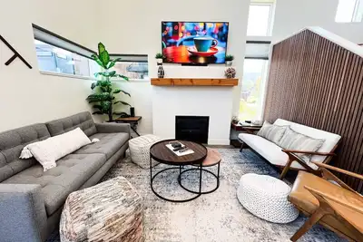 Image de Vacay! 3 Bed / 3. 5 Bath | Pool / Hot Tub / Sauna | Perfect Location!