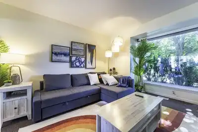 Image de Homey 3br/2. 5ba Townhouse, Walk to Big House!