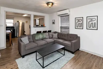 Image de Fun Backyard ~Close to Downtown~Pet Friendly~4bdrm
