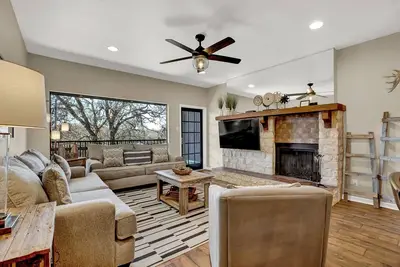 Image de Luxury Riverfront Condo 1blk to Schlitterbahn!