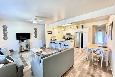 Image de Smarta Casita 21. Beautiful clean Casita that is walking distance to the beach!