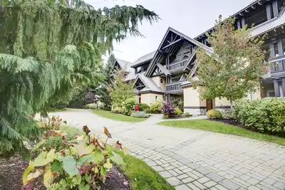 Image de Lagoon Townhome - 2 Bdrm/2Bath Steps from the village!