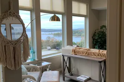 Modern and Chic 3 Bed 3 Bath Condo! Enjoy the gorgeous view of Table Rock Lake!