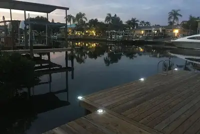 Image de Amazing, completely renovated waterfront home with boat dock