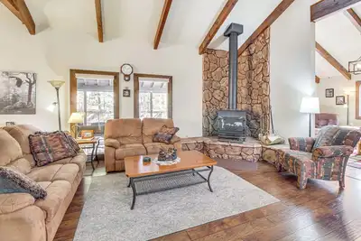 Image de Spacious Cabin w\/ Deck: 7 Mi to Show Low!