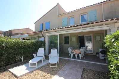 Image de Jolie villa 2 chambres, véranda, vue réserve, 4 couchages, résidence avec piscine commune à . . .