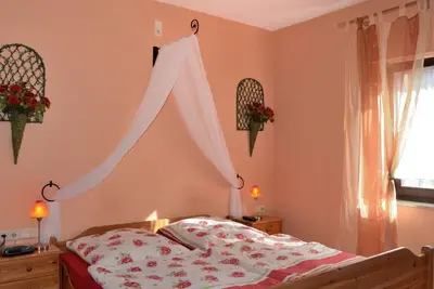 Image de Double room with shared shower no. 1 and 2
