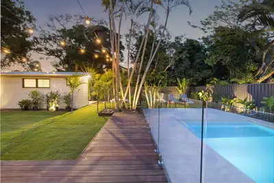 Image de Family Retreat - Architect design home with mineral pool and outdoor fireplace