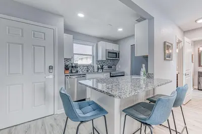 Image de Tennis Courts! Private Beach! Sandpiper Cove 3101!