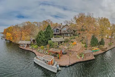 Image de Cedar Lodge - Lake Front Retreat and Resort