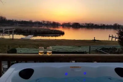 Image de Gorgeous Nautical 2/2 Lake House Chain O' Lakes with Hot Tub