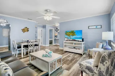 Image de Dog-Friendly Home, with Pool, and 4 mins to the Beach - Starfish Cove, A