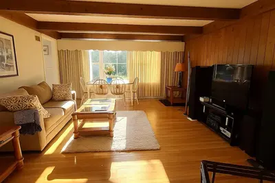 Image de 3br 2ba Updated Home by Hospitals, Mch Dogs ok Short Long Term in Wooded Setting