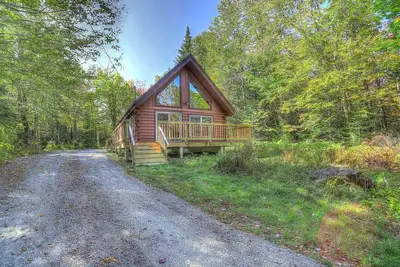 Lupine Lodge - Adorable, newly renovated cottage, with water access and dock on Loon Lake