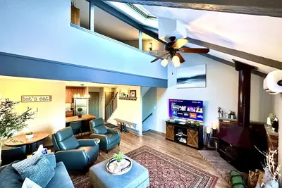 Image de Camelback Fun! Ski-in/Ski-out Updated and fresh! Must See!