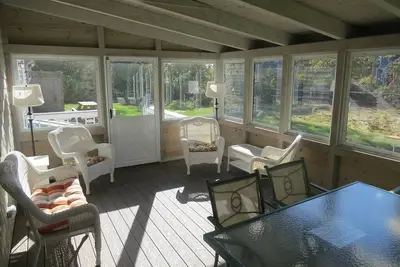 Image de Peaceful Patio near Beach!