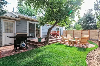 Image de Littleton Cottage🏡2 blocks to Main🛍️Pets🐶Fenced Yard♨️Firepit🤑0 Cleaning & Pet Fee
