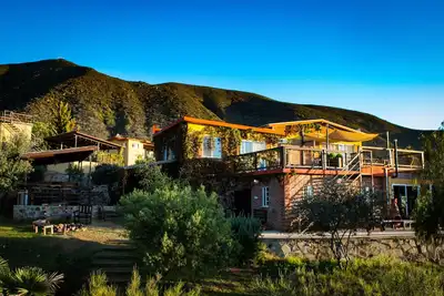 Image de 3 comfortable individuals cabins in a property with stunning views of the valley