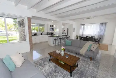 Image de Bright & Spacious Home 4 mi to Beach |Big Backyard