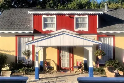 Image de 3b\/1fb\/Kitchen, Center of Town, The Cottage @ the Manor