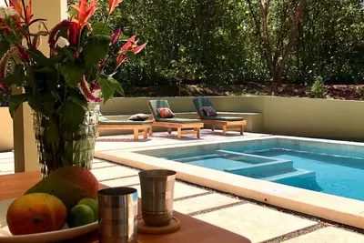 Image de Beautiful PrivatePool & Gardens near top-tier restaurants, surfing & 5 beaches