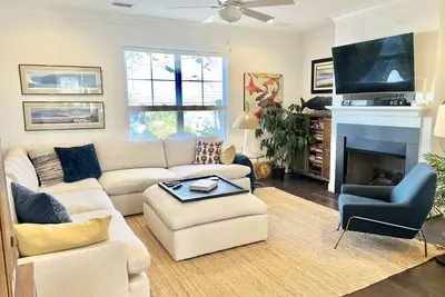 Image de Upscale ViBe Beach House @ Oceanfront - 3Blocks2Beach - walk to everything!