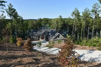 Image de Spacious, Upscale House With Private Dock On Lake Keowee. Near Clemson U.